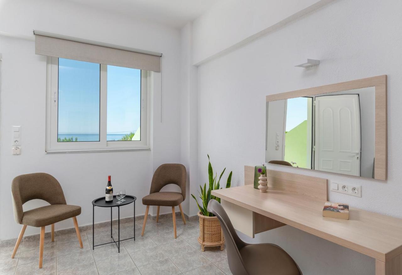 V&C Paradise Apartments Родакинон Екстериор снимка