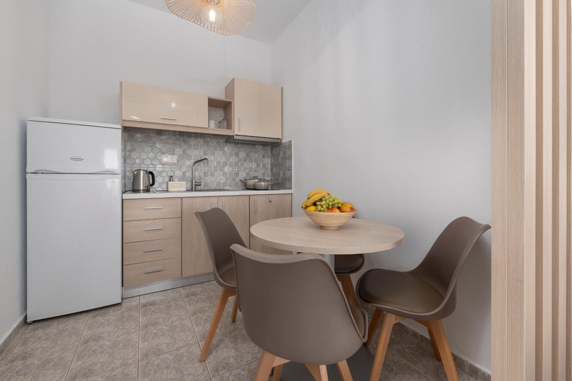 V&C Paradise Apartments Родакинон Екстериор снимка