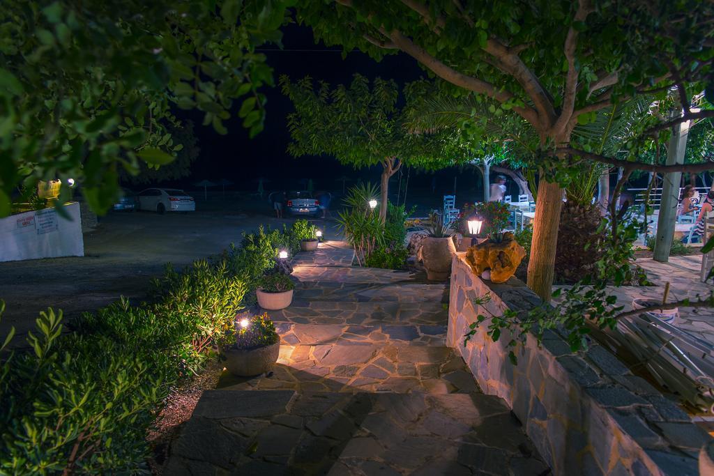 V&C Paradise Apartments Родакинон Екстериор снимка
