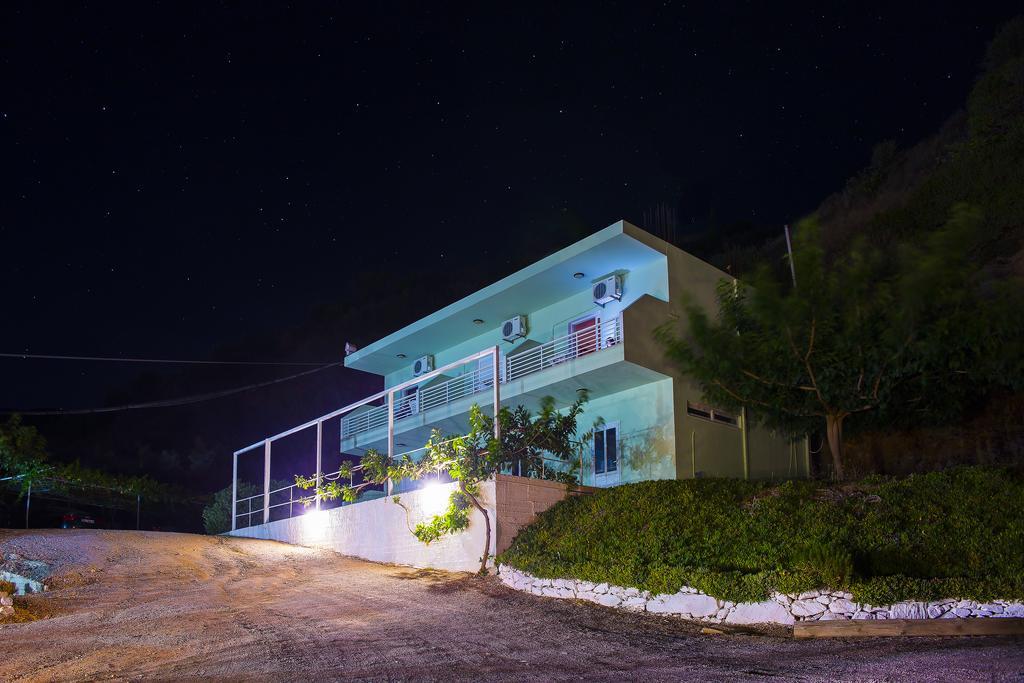 V&C Paradise Apartments Родакинон Екстериор снимка