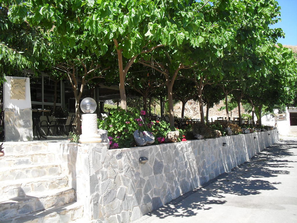 V&C Paradise Apartments Родакинон Екстериор снимка