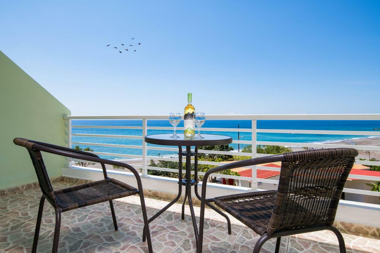 V&C Paradise Apartments Родакинон Екстериор снимка