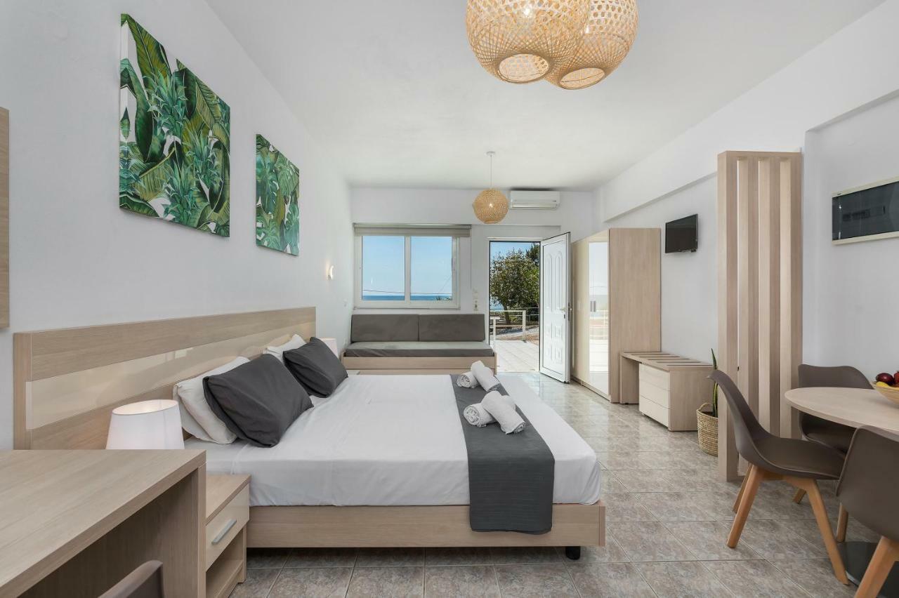 V&C Paradise Apartments Родакинон Екстериор снимка