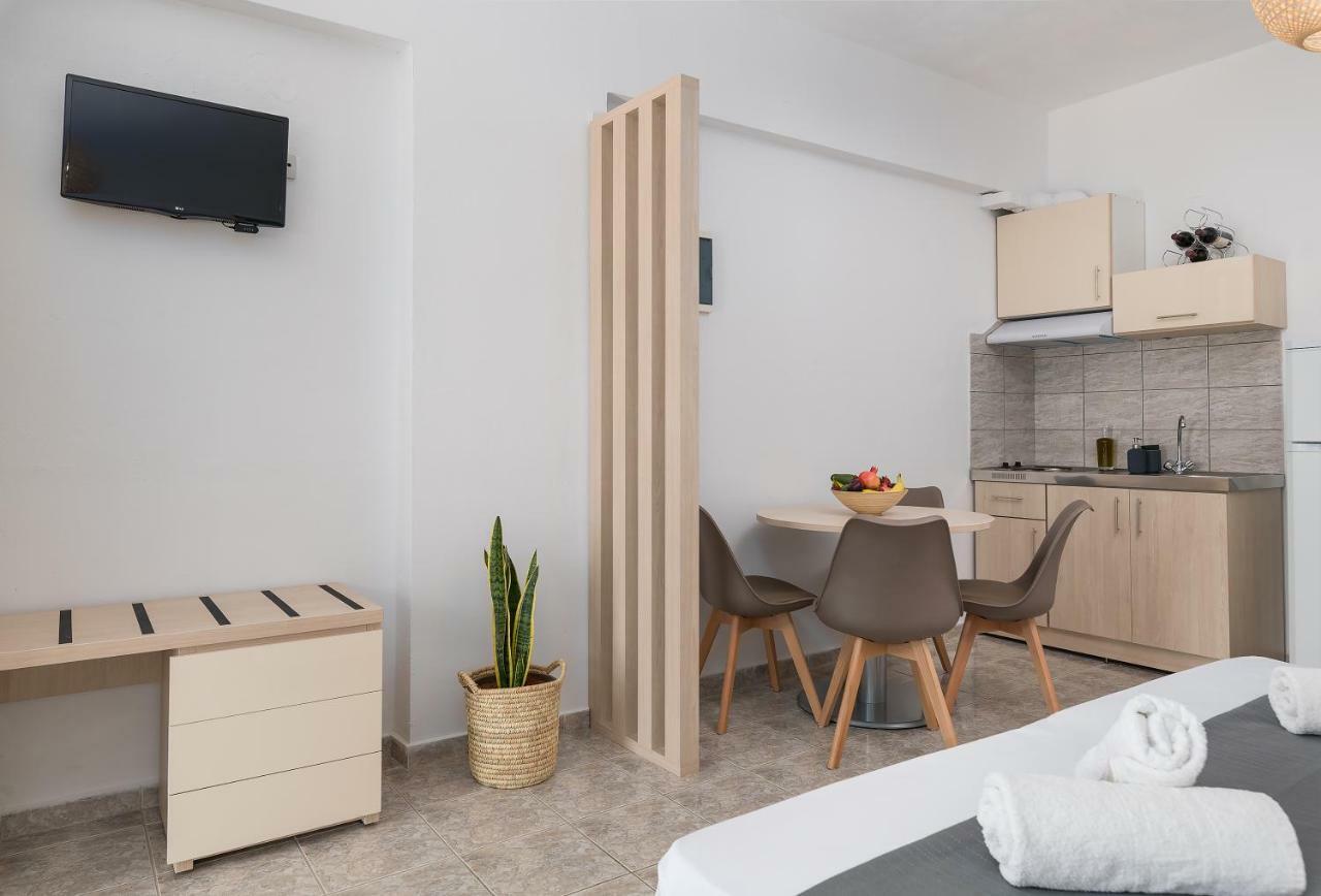 V&C Paradise Apartments Родакинон Екстериор снимка